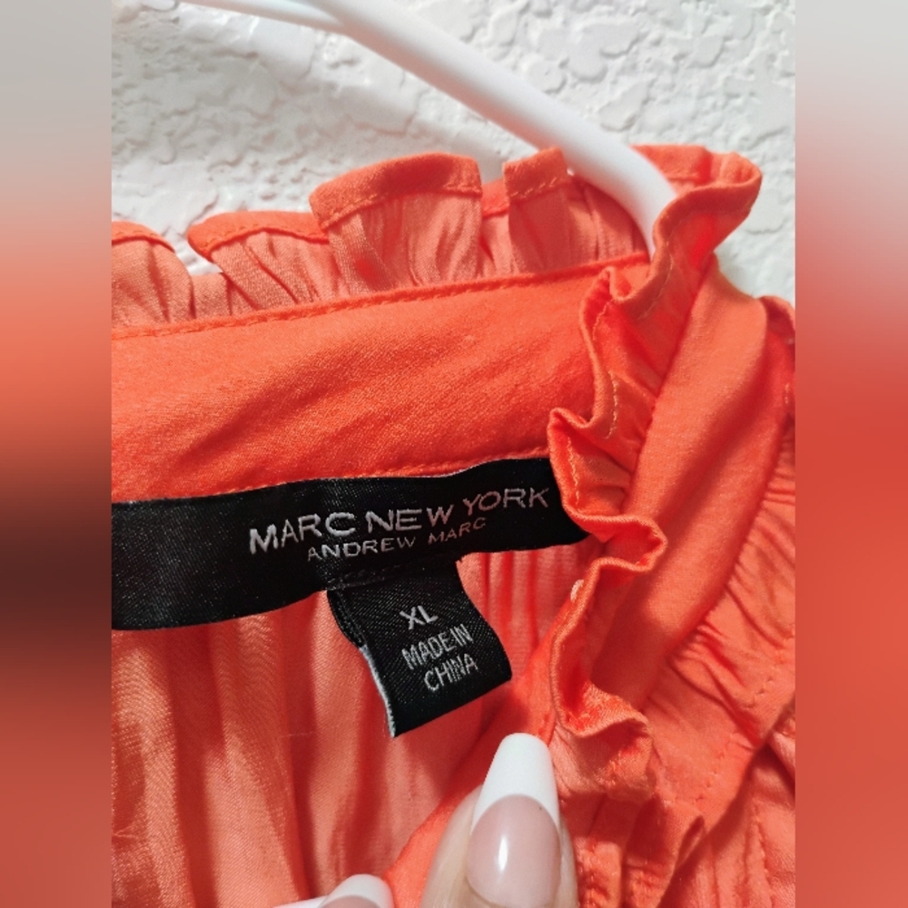 Sleeveless Ruffled Blouse - Picture 4 of 10